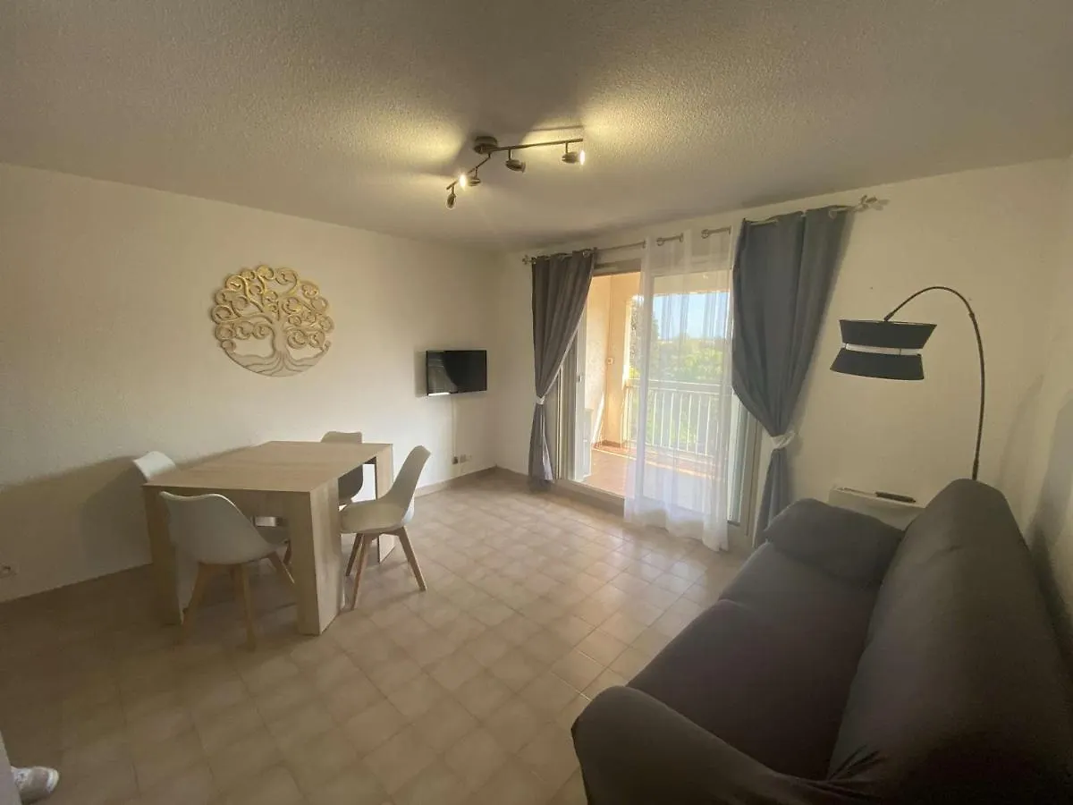 Apartment Appartement A Sainte-Maxime: 3 Pieces, Terrasse, Piscine, Clim, Proche Plage - Fr-1-226-340